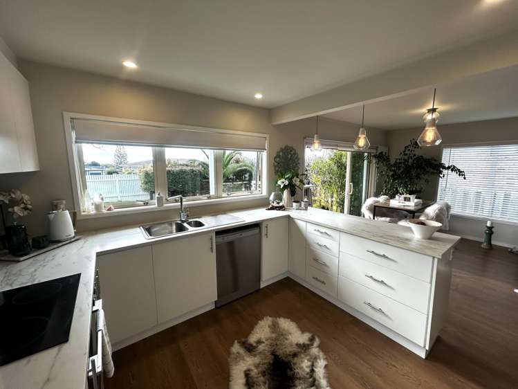 2/2 Maxwelton Drive Mairangi Bay_3