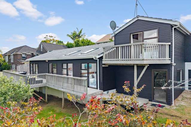 Private and Serene Central Takapuna Home