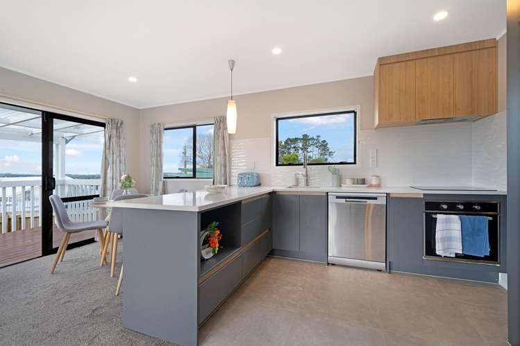 2/40C West Coast Road_5