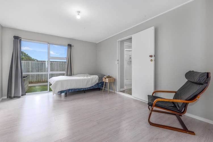 9 Ayr Place Papakowhai_23