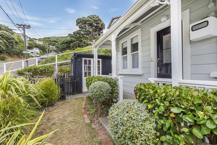 8a Hungerford Road Lyall Bay_12