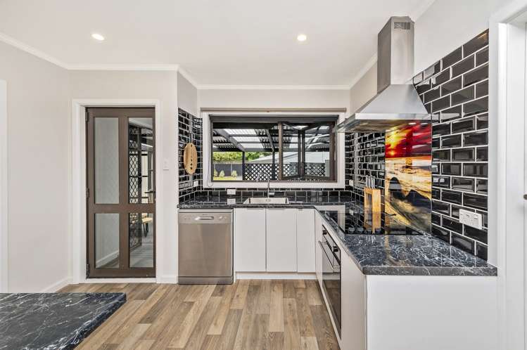 194 Springs Road Hornby_5