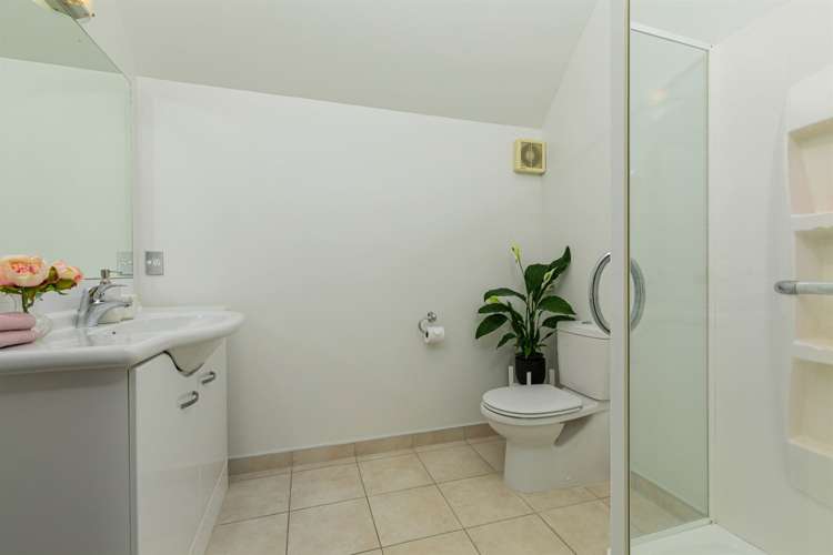 25 Kingfisher Grove Greenhithe_15