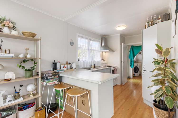 44 Kokiri Crescent Waitangirua_6