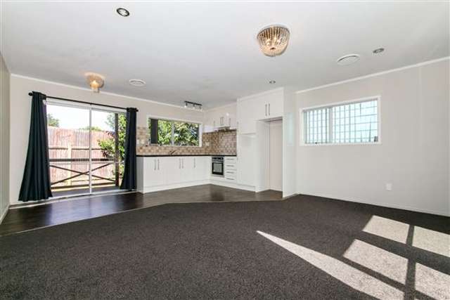 2/92 Kenderdine Road Papatoetoe_3
