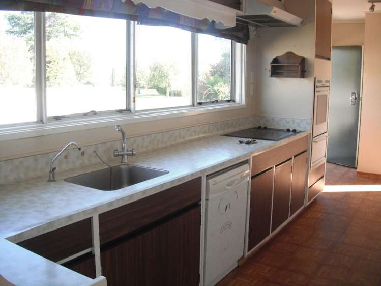 2 Neale Avenue Stoke_13