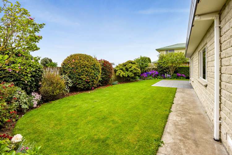 8 Edna Wills Place Hawera_29