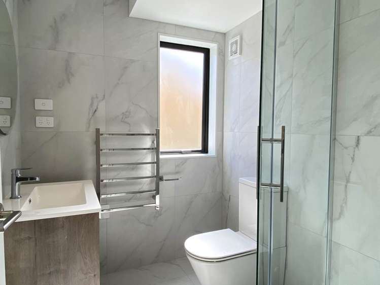 6/12 Onewa Road Northcote_9