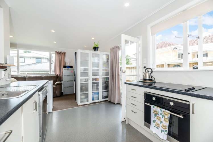 5b Sheehan Road Te Atatu South_9