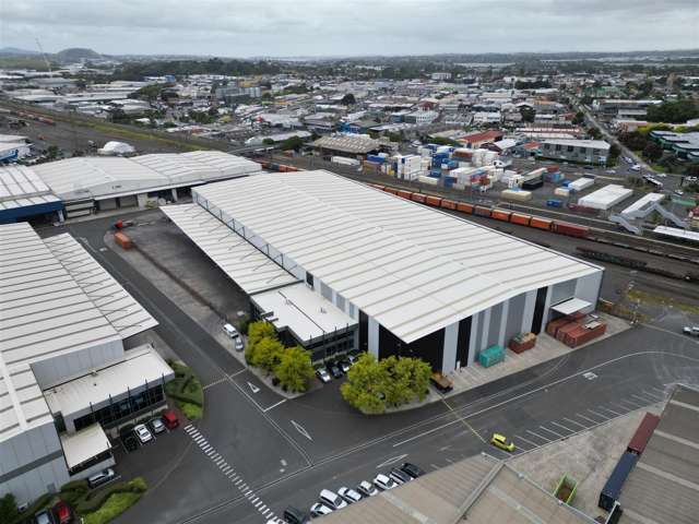 CBRE | 10,000sqm A-Grade Warehouse