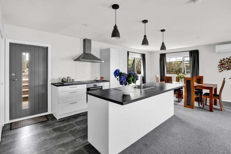 102 Seaview Road Westown_5