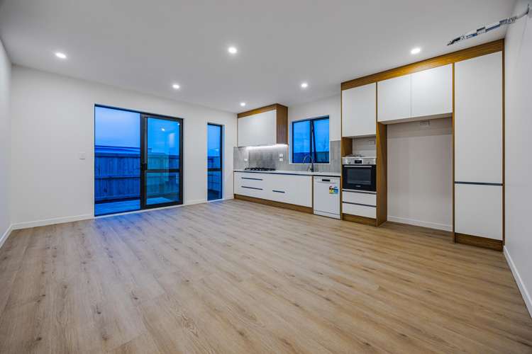 6 & 8 Ihi Place Karaka_7