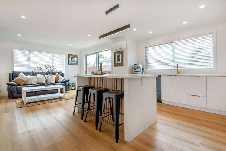 5 and 6/11 Landing Road Whakatane_10