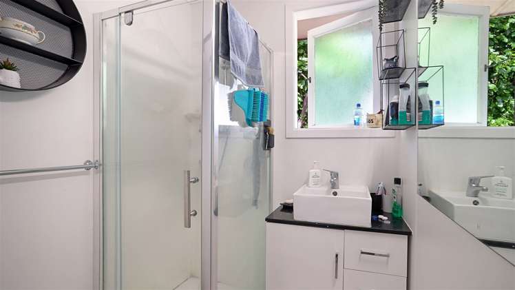 13 Vodanovich Road Te Atatu South_17