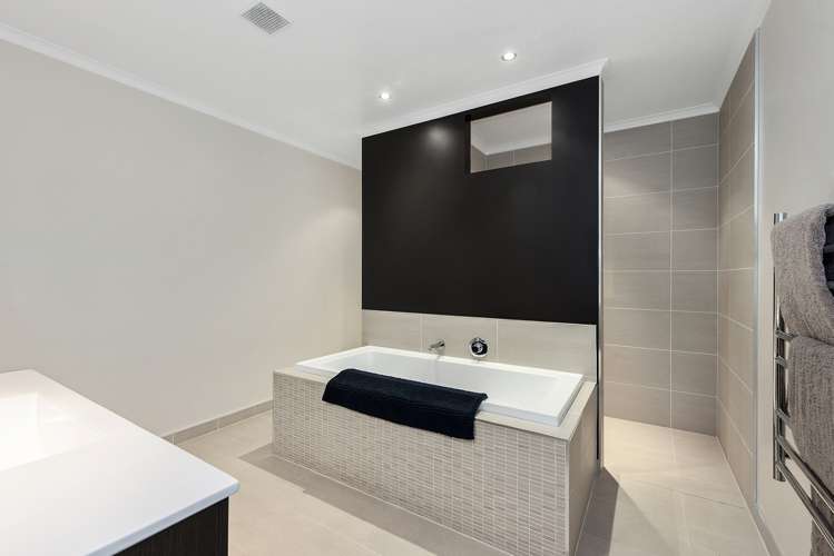 18 Compton Grove Huntington_24