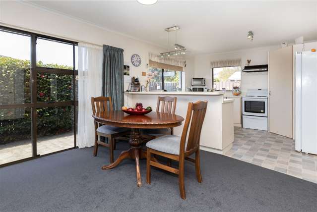 2/53 Brooklyn Drive Redwoodtown_1