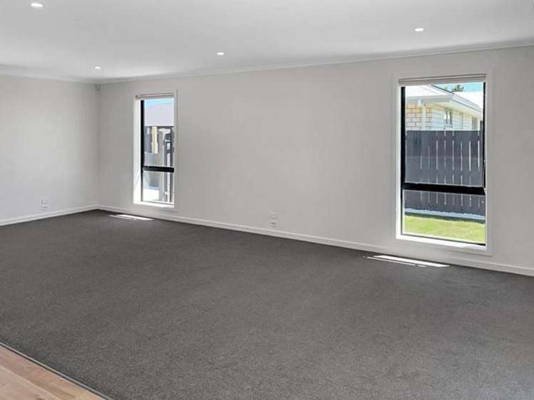 44 Geoff Geering Dr Netherby_3