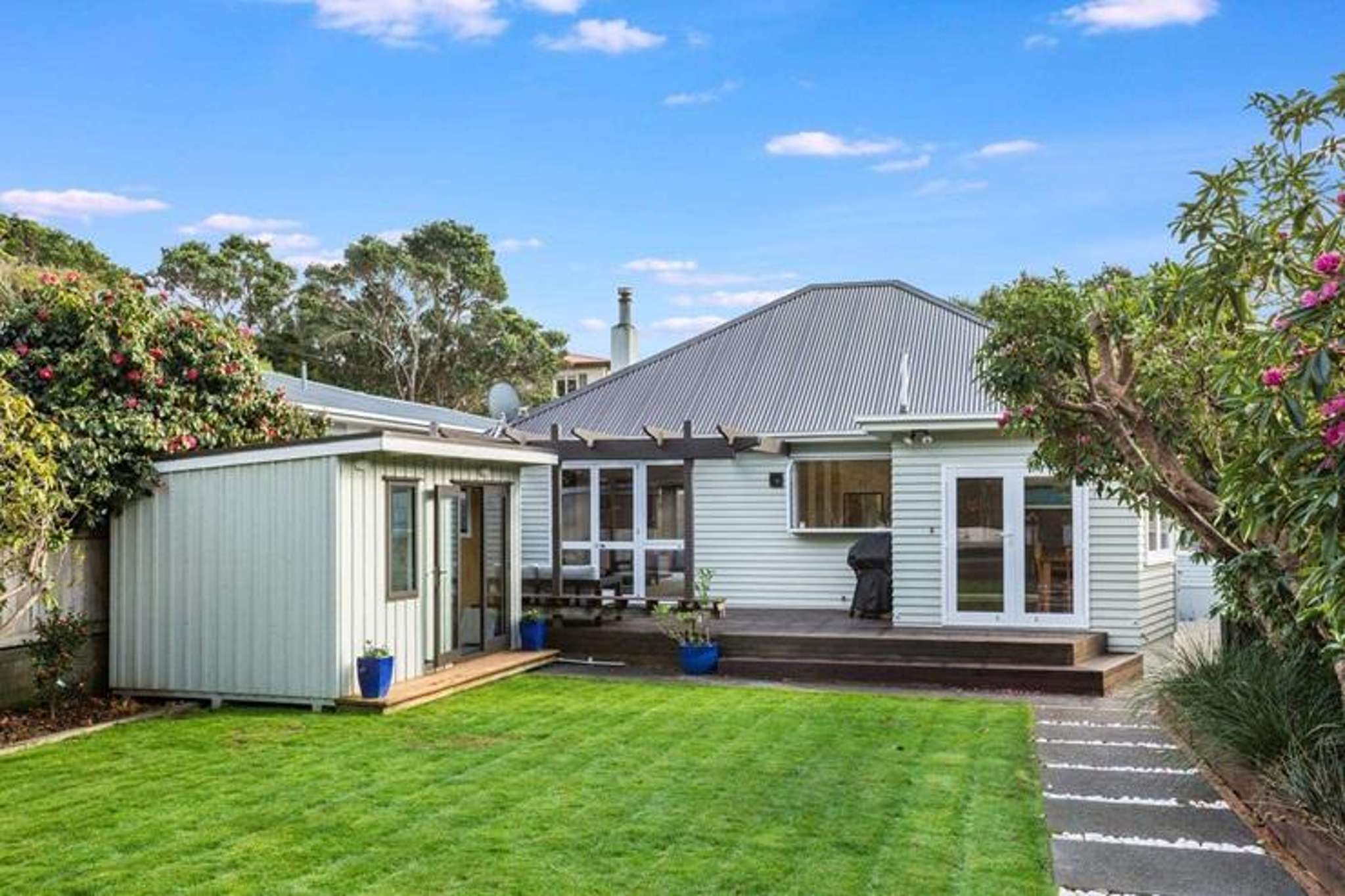 House gets an extra half million after 24 bidders shatter capital record