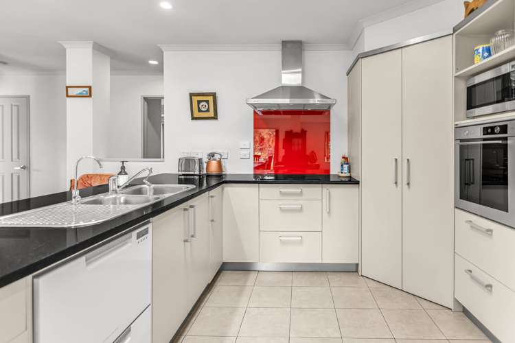 29 Edward Payton Grove Pukehangi_5