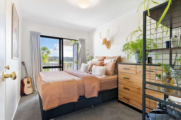 2/7 Arran Road Browns Bay_8