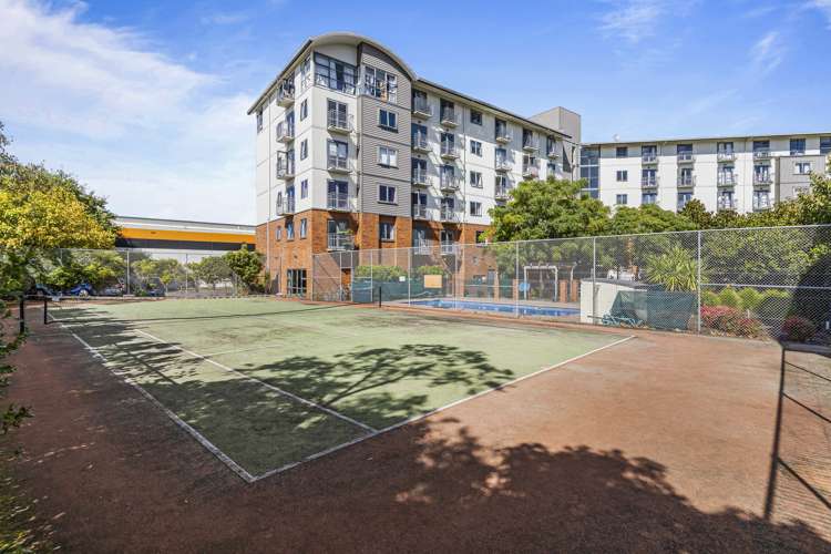 5E/10 Crown Lynn Place_3
