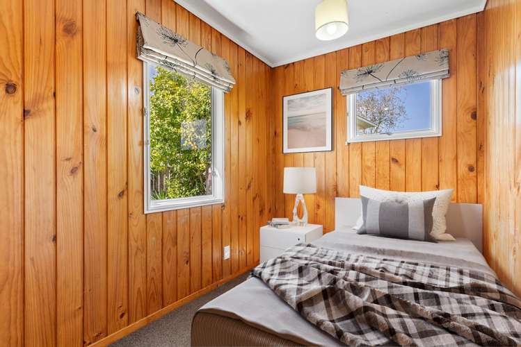 2/4 Ashbourne Place Glendene_6