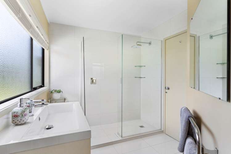 2/11 Landsberg Way Windsor Park_13