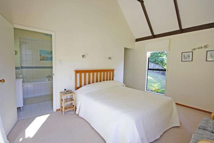 128 Oratia Place Onemana_16