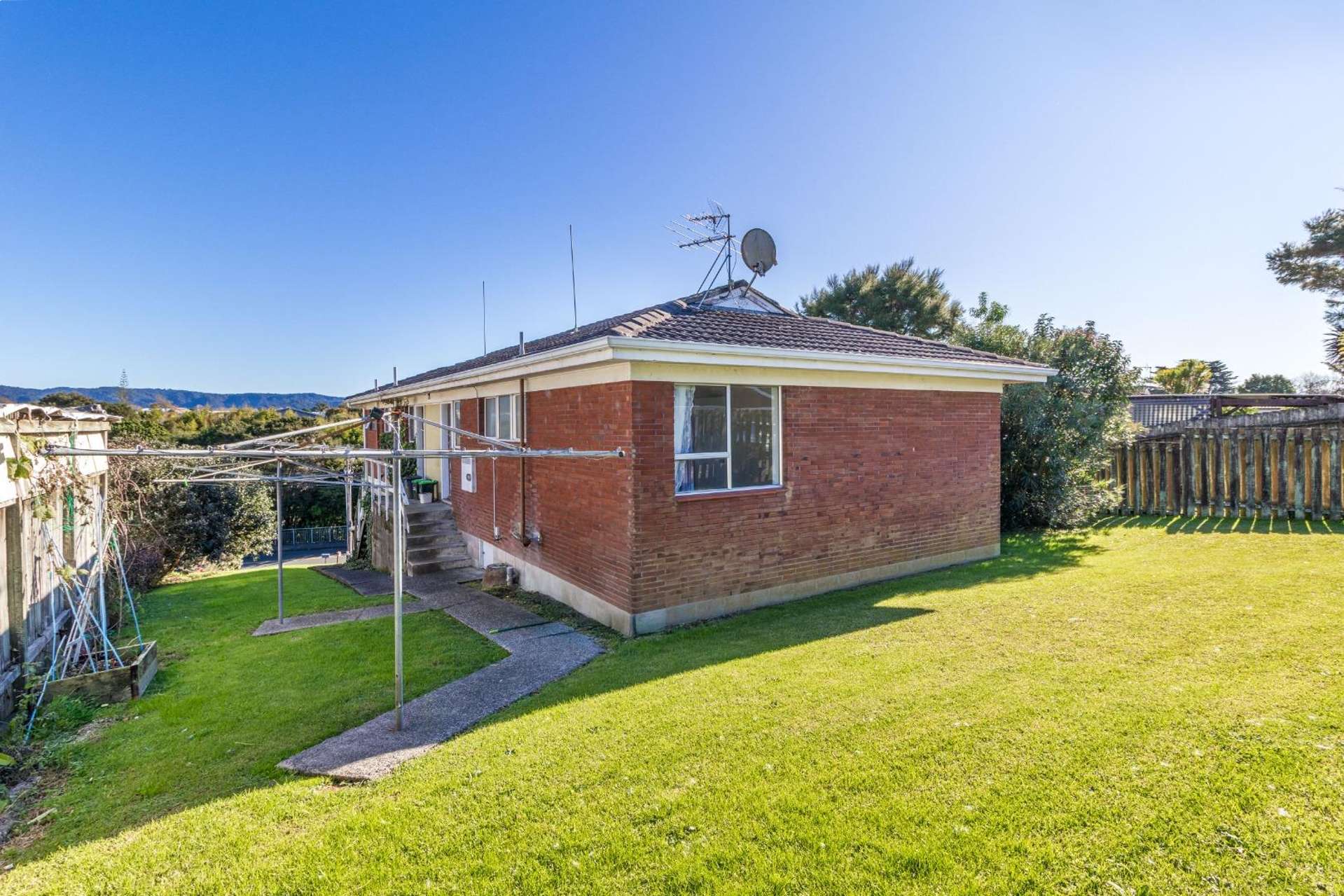 2/76 Millbrook Road 11401_0
