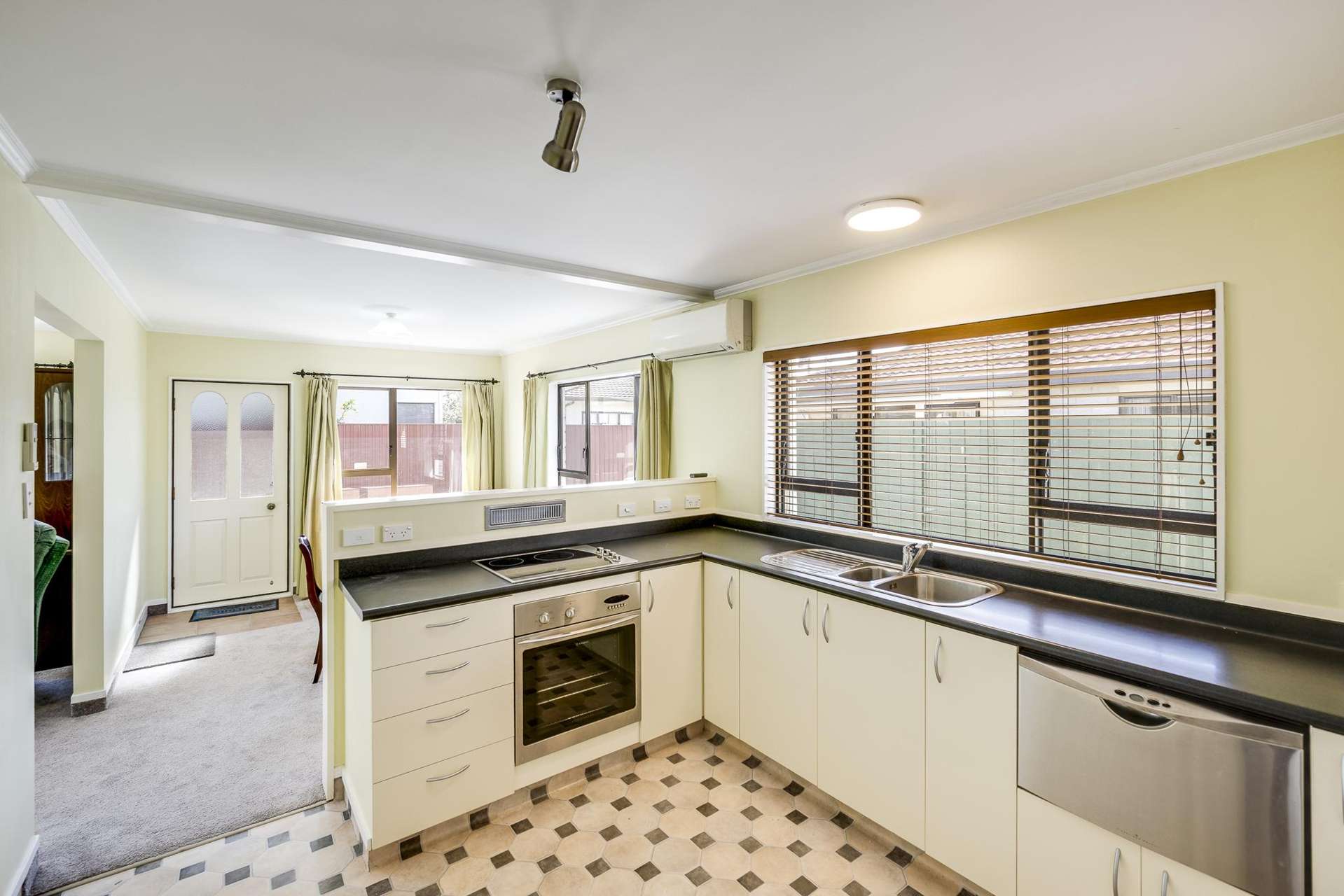 2/52 Avondale Road Taradale_0