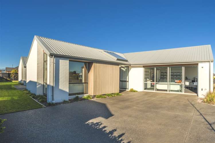 53 Vernon Drive Lincoln_16