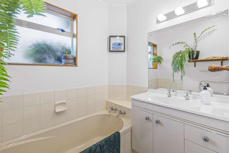 48 Settlers Grove Orewa_23