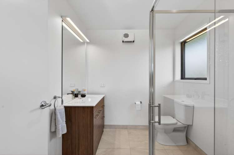 609 Lyndhurst Road Frimley_9
