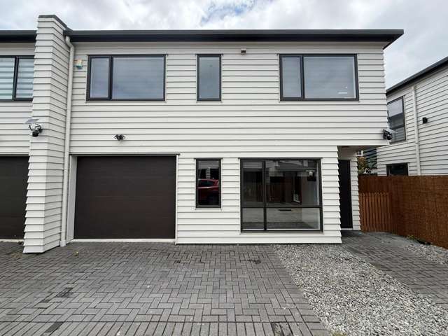 Spacious Near New 3 Bedroom Family home In Papatoetoe