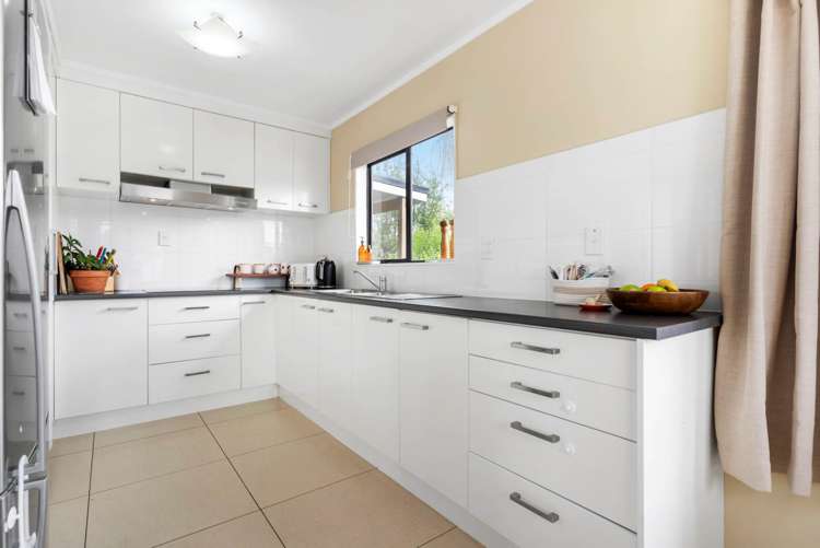 2/67 Cascades Road Pakuranga Heights_4