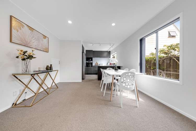 2/31 Challen Close Conifer Grove_10