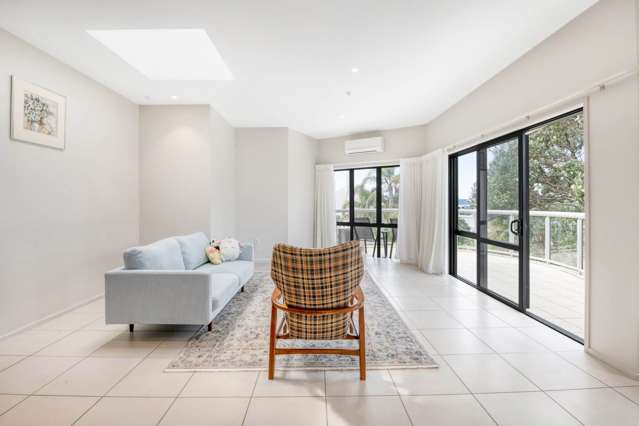 2F/6 Collins Street Takapuna_4