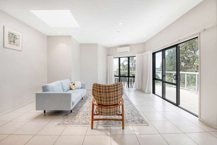 2F/6 Collins Street Takapuna_3