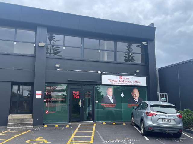 High profile Manukau office for lease on Lambie Dr