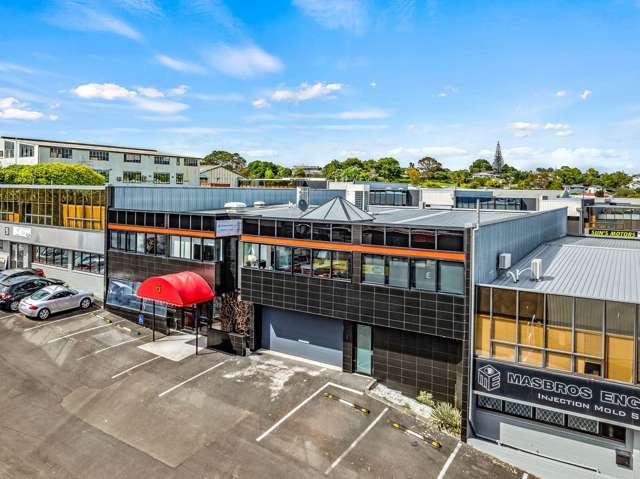 WAIRAU ONE OF A KIND WITH 5-YEAR LEASE