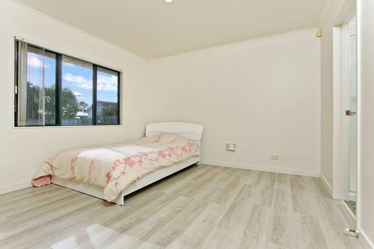 2/22 Cresta Avenue Beach Haven_8