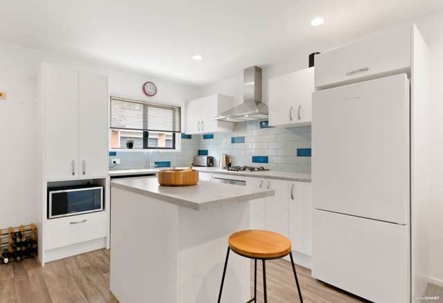 6/36 West Coast Road Glen Eden_2