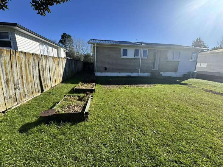 80 Riverpark Crescent 11401_12