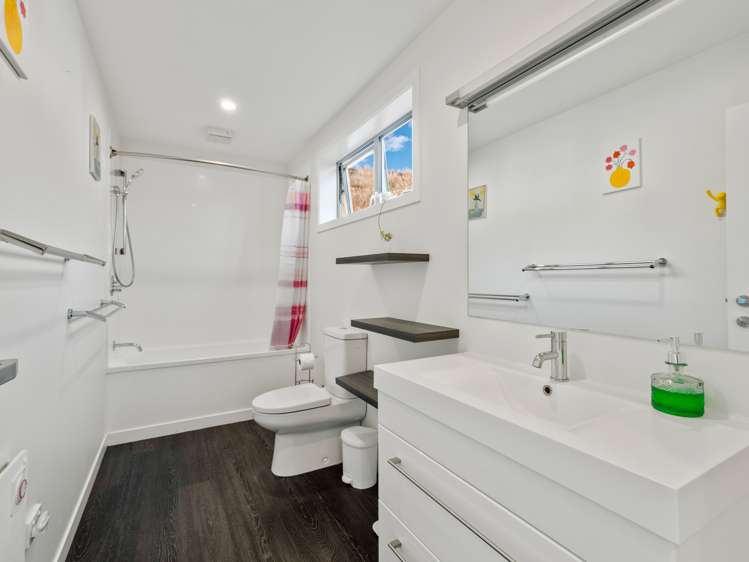 74 Risinghurst Terrace Lower Shotover_18