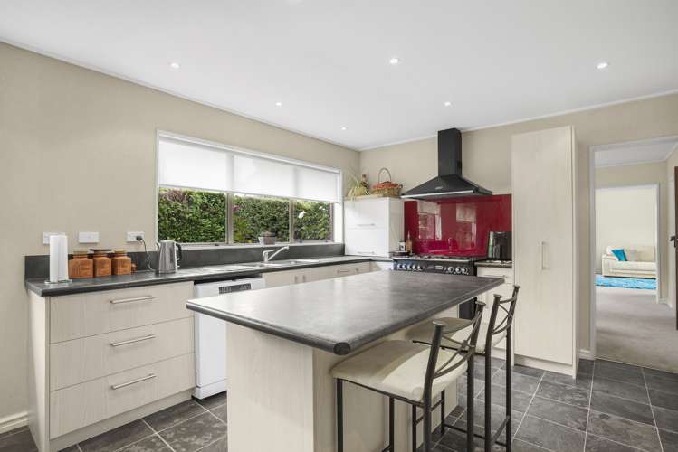 52 Mcenroe Grove Naenae_2