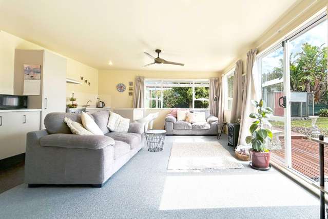 8 Pohutukawa Avenue Kaiaua_1
