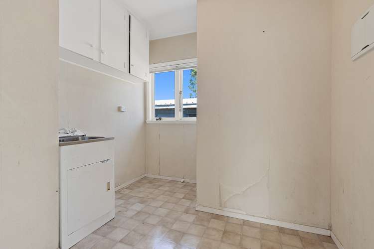 389 Dey Street Hamilton East_11