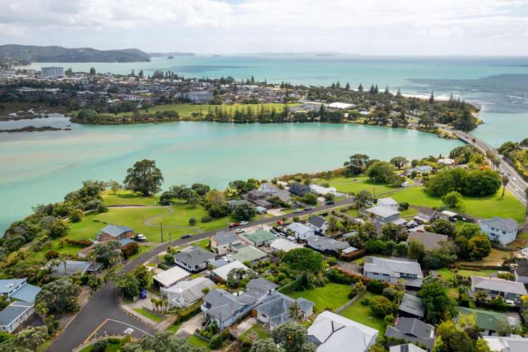 35 Pohutukawa Avenue Red Beach_48