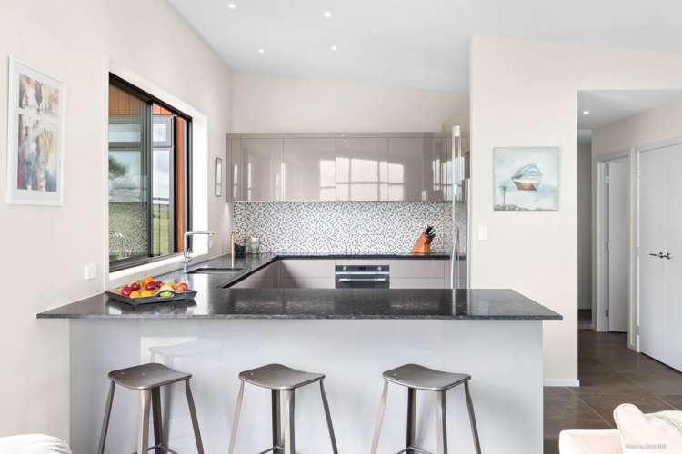 4 Lawrence Carter Drive Bombay_14