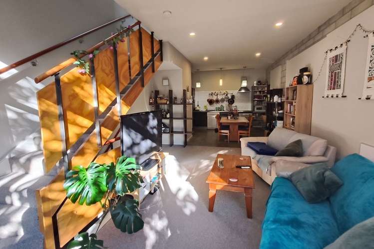 7/24 Hanson Street Mount Cook_2